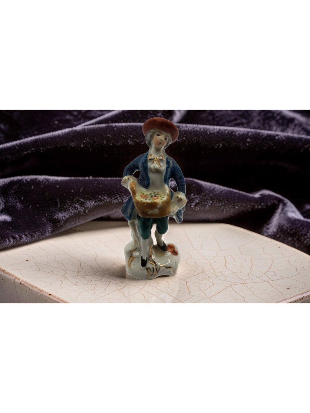 Vintage 1950s Occupied Japan Porcelain Figurine: Hand-Painted Gold Trim